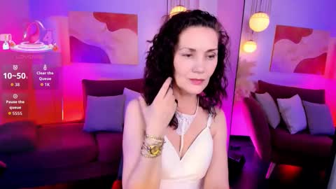 Snapshot of irene_marlow chatting on October 31, 6:03 am Irene online show from October 31, 6:03 am