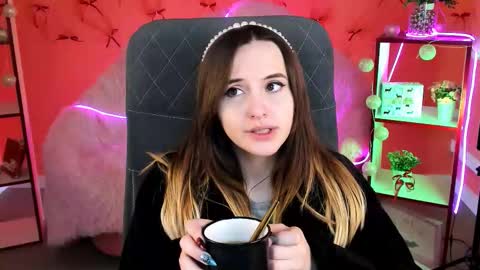 Snapshot of irenebailey chatting on December 3, 9:18 am IreneBailey online show from December 3, 9:18 am