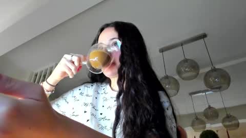 Snapshot of irenevon chatting on December 1, 5:23 am Ir s room online show from December 1, 5:23 am