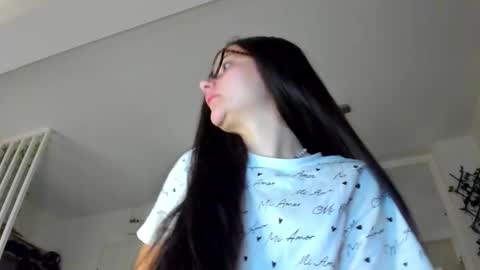 Snapshot of irenevon chatting on December 5, 5:49 am Ir s room online show from December 5, 5:49 am