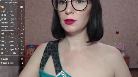 Snapshot of irenlarasani chatting on December 6, 9:21 am IrenLarasani online show from December 6, 9:21 am