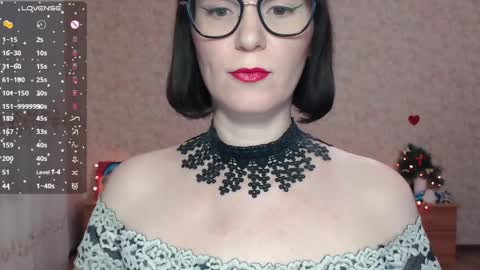 Snapshot of irenlarasani chatting on January 6, 6:03 am IrenLarasani online show from January 6, 6:03 am