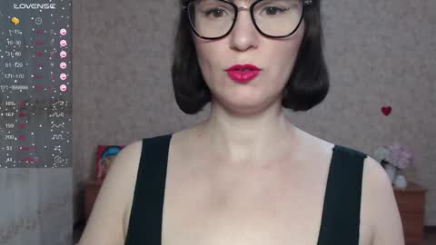 Snapshot of irenlarasani chatting on October 4, 6:00 am IrenLarasani online show from October 4, 6:00 am