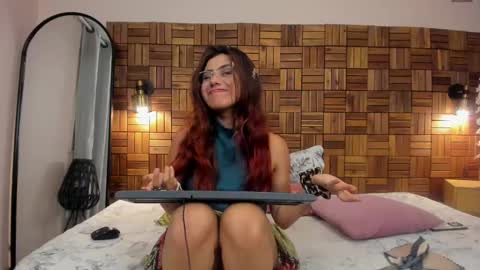 Snapshot of iriis_rosse chatting on January 14, 12:00 am Iris Rosse online show from January 14, 12:00 am