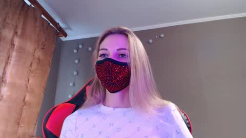 Lily online show from October 17, 2:19 pm