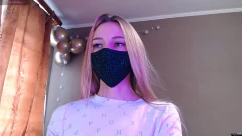 Lily online show from November 4, 1:21 pm