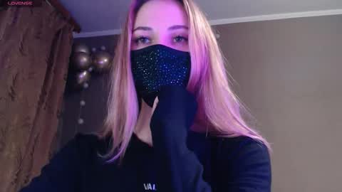 Lily online show from November 11, 7:36 pm