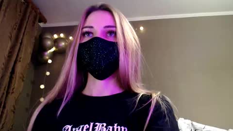 Lily online show from November 28, 7:27 pm