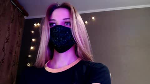 Lily online show from April 14, 5:30 pm