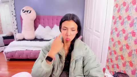 Snapshot of iris_stone_ chatting on December 3, 11:02 pm Iris online show from December 3, 11:02 pm