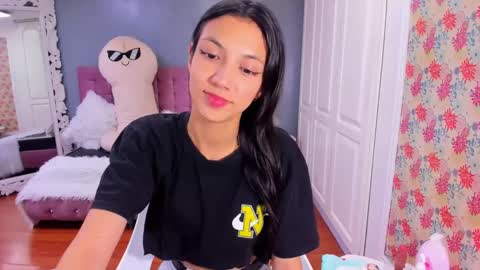 Snapshot of iris_stone_ chatting on December 6, 6:39 pm Iris online show from December 6, 6:39 pm