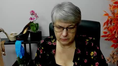Snapshot of iris_xdesire chatting on December 2, 7:14 am I R I S online show from December 2, 7:14 am