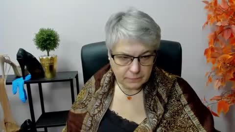 Snapshot of iris_xdesire chatting on December 31, 7:10 am I R I S online show from December 31, 7:10 am