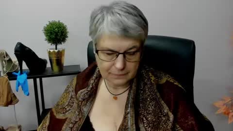 Snapshot of iris_xdesire chatting on January 3, 10:09 am I R I S online show from January 3, 10:09 am