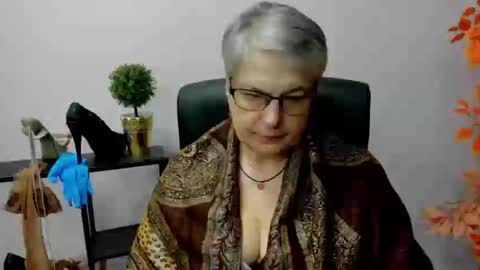 Snapshot of iris_xdesire chatting on January 10, 7:25 am I R I S online show from January 10, 7:25 am