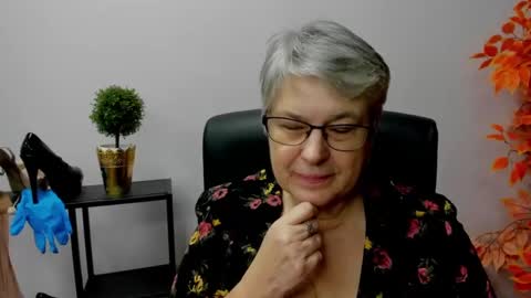 Snapshot of iris_xdesire chatting on January 13, 1:49 pm I R I S online show from January 13, 1:49 pm