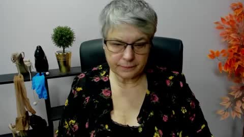 Snapshot of iris_xdesire chatting on January 14, 7:48 am I R I S online show from January 14, 7:48 am