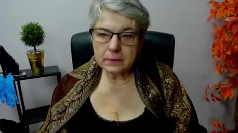 Snapshot of iris_xdesire chatting on January 16, 7:28 am I R I S online show from January 16, 7:28 am