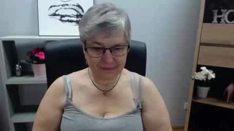 Snapshot of iris_xdesire chatting on January 17, 6:36 am I R I S online show from January 17, 6:36 am