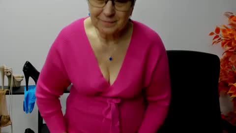 Snapshot of iris_xdesire chatting on January 24, 10:43 am I R I S online show from January 24, 10:43 am