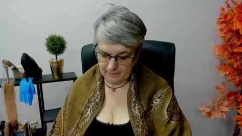 Snapshot of iris_xdesire chatting on January 28, 10:45 am I R I S online show from January 28, 10:45 am