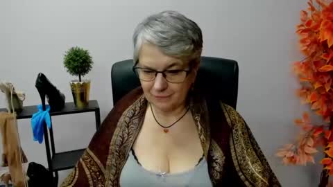 Snapshot of iris_xdesire chatting on January 29, 10:58 am I R I S online show from January 29, 10:58 am