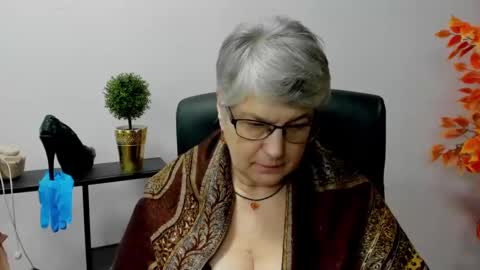 Snapshot of iris_xdesire chatting on January 30, 10:50 am I R I S online show from January 30, 10:50 am