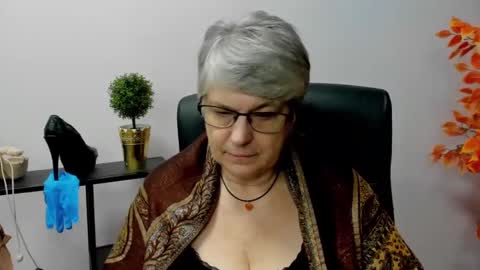 Snapshot of iris_xdesire chatting on January 30, 1:53 pm I R I S online show from January 30, 1:53 pm