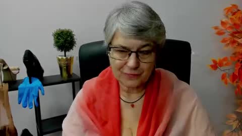 Snapshot of iris_xdesire chatting on February 10, 11:15 am I R I S online show from February 10, 11:15 am