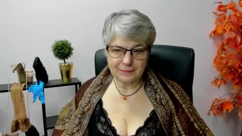 Snapshot of iris_xdesire chatting on February 11, 7:12 am I R I S online show from February 11, 7:12 am
