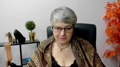 Snapshot of iris_xdesire chatting on February 11, 10:37 am I R I S online show from February 11, 10:37 am