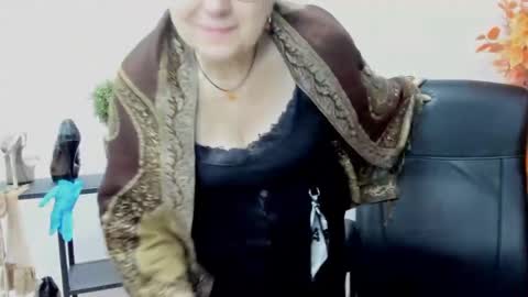 Snapshot of iris_xdesire chatting on February 12, 8:16 am I R I S online show from February 12, 8:16 am