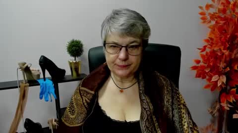 Snapshot of iris_xdesire chatting on February 13, 7:56 am I R I S online show from February 13, 7:56 am