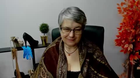 Snapshot of iris_xdesire chatting on February 13, 11:39 am I R I S online show from February 13, 11:39 am