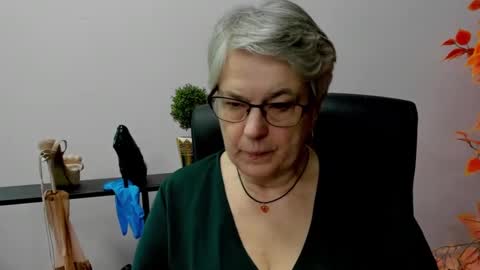 Snapshot of iris_xdesire chatting on February 14, 11:31 am I R I S online show from February 14, 11:31 am