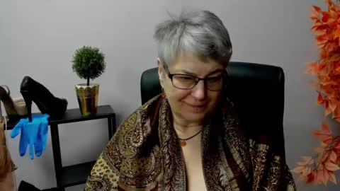 Snapshot of iris_xdesire chatting on February 20, 9:00 am I R I S online show from February 20, 9:00 am