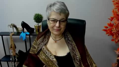 Snapshot of iris_xdesire chatting on February 24, 10:48 am I R I S online show from February 24, 10:48 am