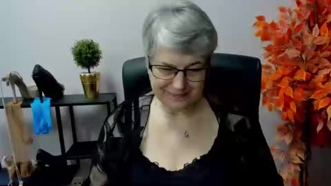 Snapshot of iris_xdesire chatting on March 3, 10:49 am I R I S online show from March 3, 10:49 am