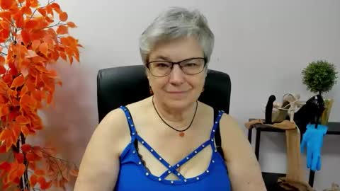 Snapshot of iris_xdesire chatting on September 24, 7:12 am I R I S online show from September 24, 7:12 am