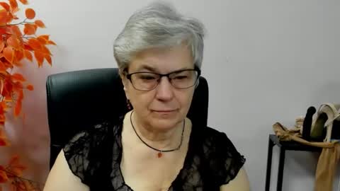 Snapshot of iris_xdesire chatting on September 29, 6:18 am I R I S online show from September 29, 6:18 am