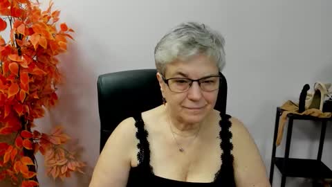 Snapshot of iris_xdesire chatting on October 15, 7:08 am I R I S online show from October 15, 7:08 am