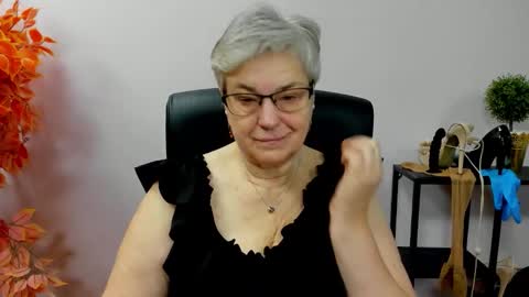 Snapshot of iris_xdesire chatting on October 30, 7:21 am I R I S online show from October 30, 7:21 am