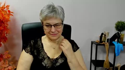 Snapshot of iris_xdesire chatting on October 31, 7:20 am I R I S online show from October 31, 7:20 am