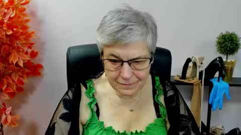 Snapshot of iris_xdesire chatting on November 7, 7:30 am I R I S online show from November 7, 7:30 am