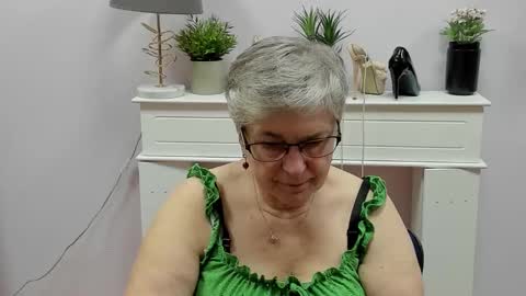 Snapshot of iris_xdesire chatting on November 21, 7:51 am I R I S online show from November 21, 7:51 am