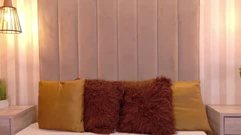 Iris  online show from December 1, 1:49 pm