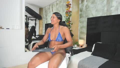 Snapshot of irisfit chatting on December 17, 2:33 am Iris Fit online show from December 17, 2:33 am