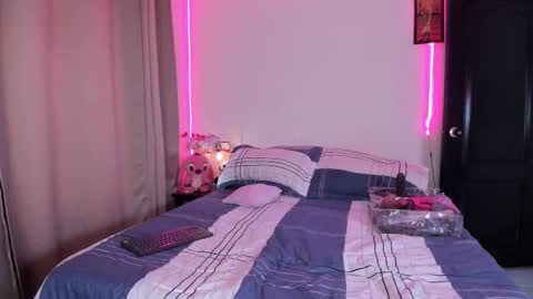 Snapshot of iriss_1 chatting on December 15, 8:13 pm Iriss online show from December 15, 8:13 pm