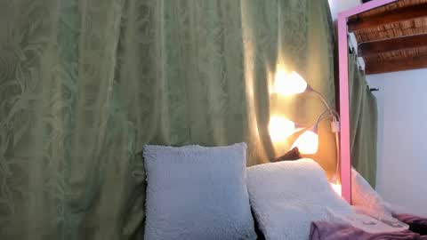 Snapshot of iriss_25 chatting on March 3, 1:31 pm iris online show from March 3, 1:31 pm