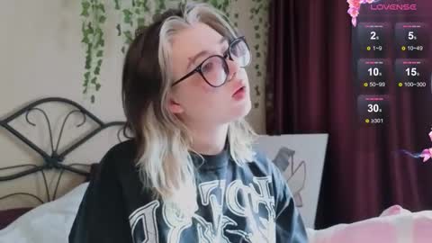 Snapshot of irissocute chatting on September 10, 4:34 am I am Cutie Iris3 online show from September 10, 4:34 am